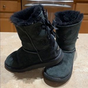 UGG girls sz 1 black suede with back bows